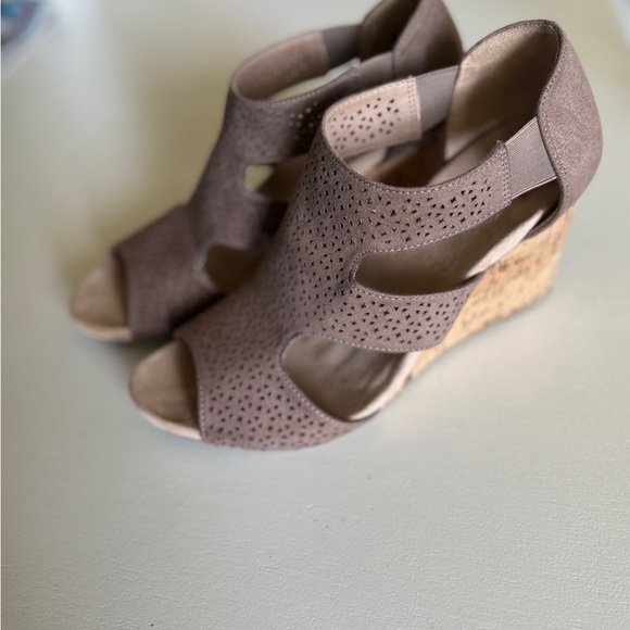 Life Stride Tan Perforated Wedge Sandals - Picture 2 of 9